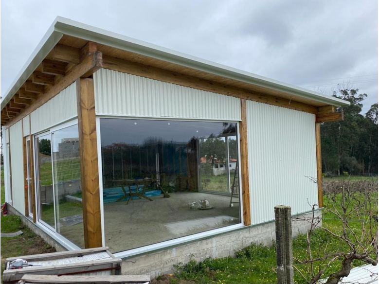 Abrigo Exterior em madeira tratada