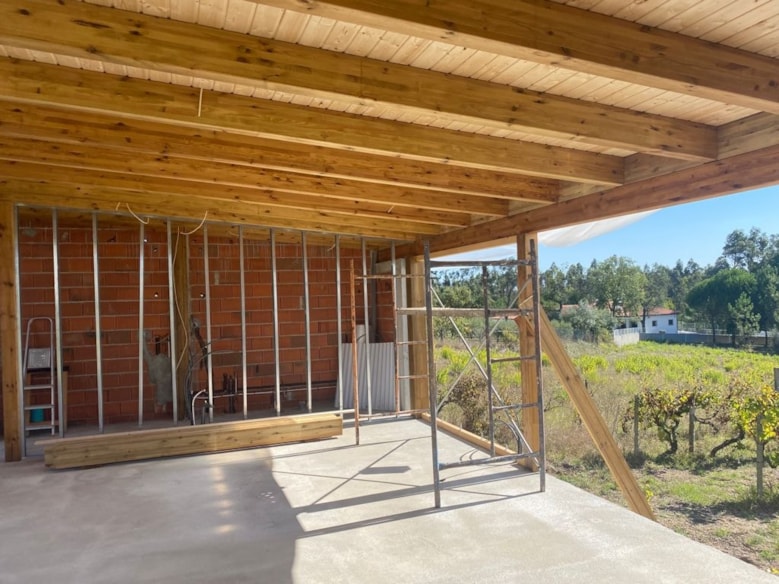 Abrigo Exterior em madeira tratada