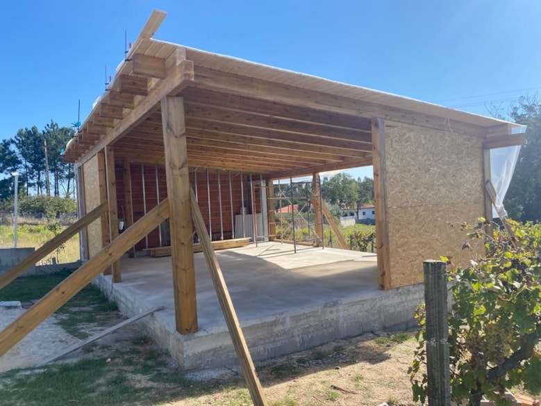 Abrigo Exterior em madeira tratada
